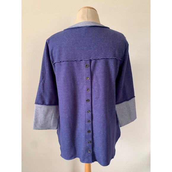 Lulu B Small V-Neck Button Back Tunic Shirt - Picture 4 of 10
